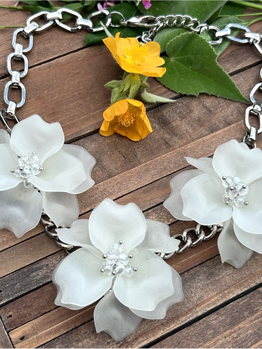 White Floral Statement Necklace - Elegant Women Jewelry